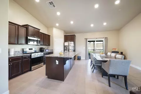 Kitchen - 6016 Fire Opal Dr, Bakersfield, CA 93313 photo 3 of 3