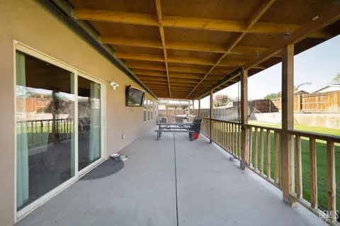 Exterior - 6016 Fire Opal Dr, Bakersfield, CA 93313 photo 5 of 5