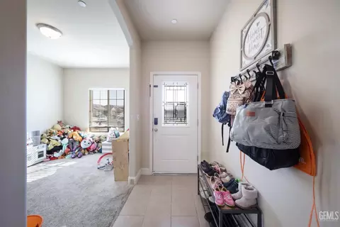 Entry Way - 6016 Fire Opal Dr, Bakersfield, CA 93313 photo 4 of 4