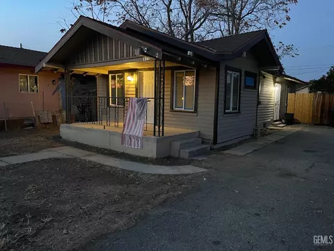 122 Woodrow Ave, Bakersfield, CA 93308