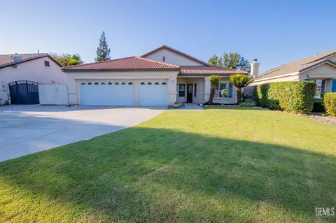 8416 Lighthouse Dr, Bakersfield, CA 93312