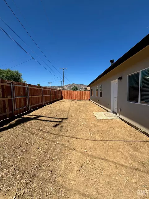 Exterior - 21641 Golden Hills Blvd, Tehachapi, CA 93561 photo 3 of 4