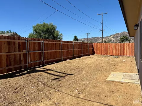 Exterior - 21641 Golden Hills Blvd, Tehachapi, CA 93561 photo 4 of 4