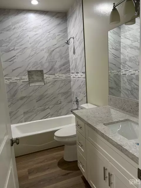 Bath - 21641 Golden Hills Blvd, Tehachapi, CA 93561 photo 3 of 4