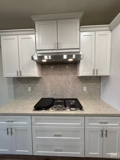 Kitchen - 19613 Rose Ave, Tehachapi, CA 93561 photo 4 of 4