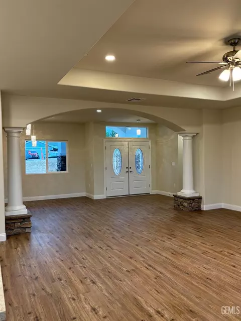 Entry Way - 19613 Rose Ave, Tehachapi, CA 93561 photo 1 of 1
