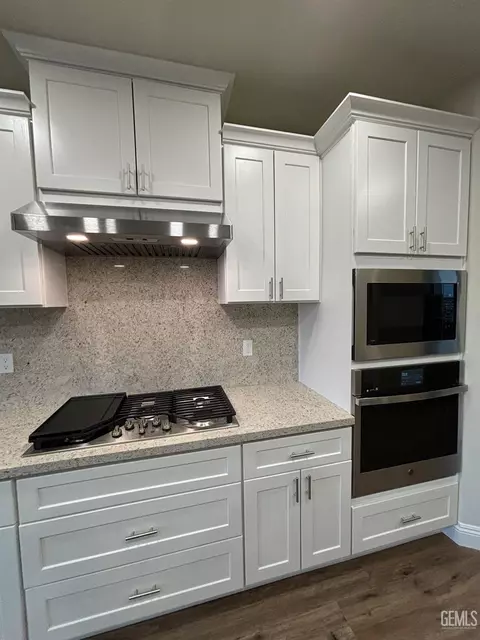 Kitchen - 19613 Rose Ave, Tehachapi, CA 93561 photo 3 of 4