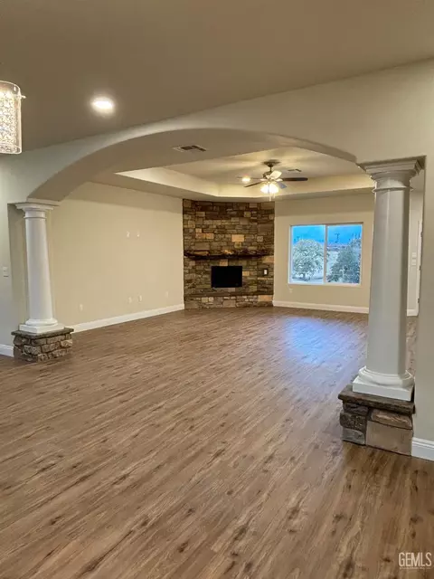 Living - 19613 Rose Ave, Tehachapi, CA 93561 photo 1 of 1