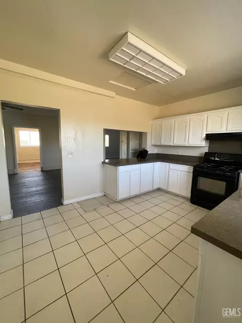 Kitchen - 20348 Orchard St, Tehachapi, CA 93561 photo 1 of 3