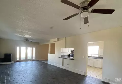 Living - 20348 Orchard St, Tehachapi, CA 93561 photo 1 of 2