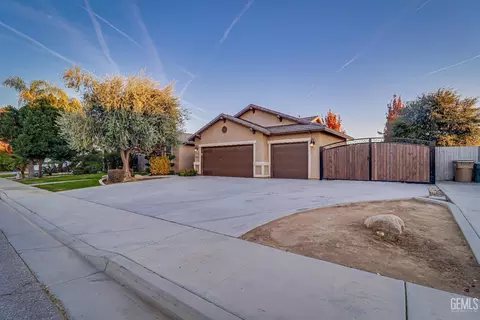 10003 Hyannis Port Dr, Bakersfield, CA 93314