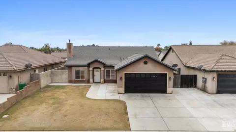 405 Grace Ct, Shafter, CA 93263 photo 2