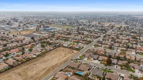 405 Grace Ct, Shafter, CA 93263 photo 7