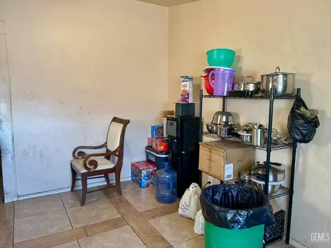 327 Lucard St, Taft, CA 93268 photo 6