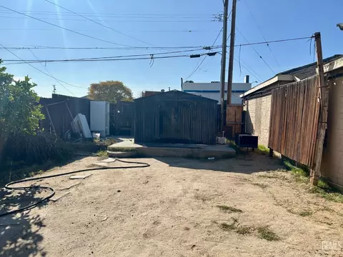 327 Lucard St, Taft, CA 93268 photo 12