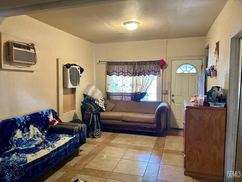 327 Lucard St, Taft, CA 93268 photo 3