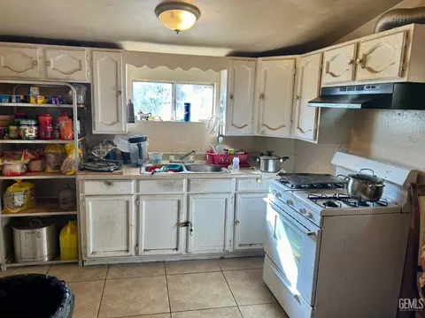 327 Lucard St, Taft, CA 93268 photo 5