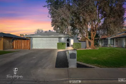 6000 Nutmeg Dr, Bakersfield, CA 93309