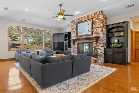 Living - 28701 Silverberry Ct, Keene, CA 93531 photo 7 of 7