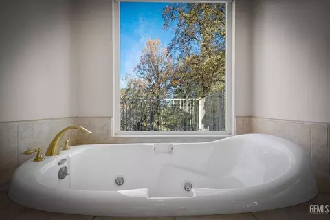 Bath - 28701 Silverberry Ct, Keene, CA 93531 photo 3 of 7