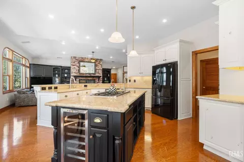 Kitchen - 28701 Silverberry Ct, Keene, CA 93531 photo 4 of 12