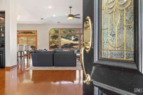Entry Way - 28701 Silverberry Ct, Keene, CA 93531 photo 1 of 7
