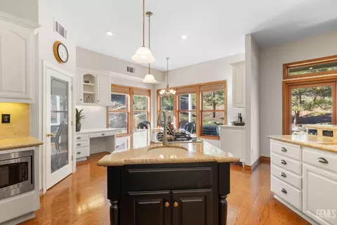 Kitchen - 28701 Silverberry Ct, Keene, CA 93531 photo 5 of 12