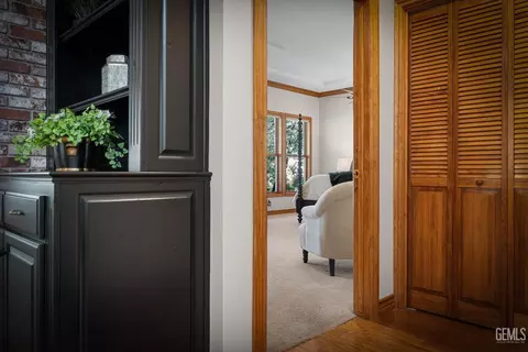 Entry Way - 28701 Silverberry Ct, Keene, CA 93531 photo 5 of 7