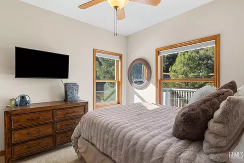 Bedroom - 28701 Silverberry Ct, Keene, CA 93531 photo 9 of 11
