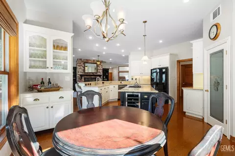 Dining - 28701 Silverberry Ct, Keene, CA 93531 photo 3 of 4