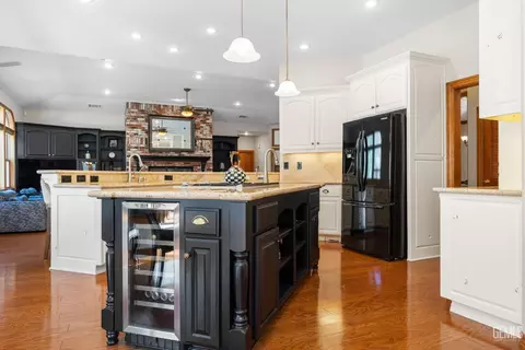 Kitchen - 28701 Silverberry Ct, Keene, CA 93531 photo 11 of 12