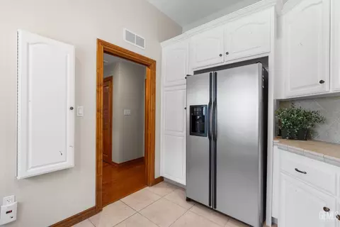 Entry Way - 28701 Silverberry Ct, Keene, CA 93531 photo 6 of 7