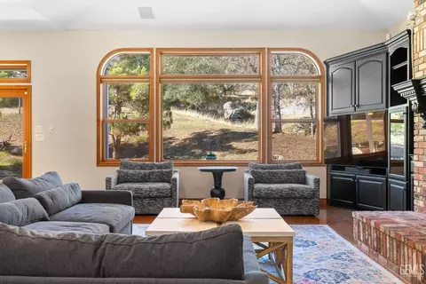 Living - 28701 Silverberry Ct, Keene, CA 93531 photo 2 of 7