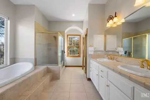 Bath - 28701 Silverberry Ct, Keene, CA 93531 photo 2 of 7