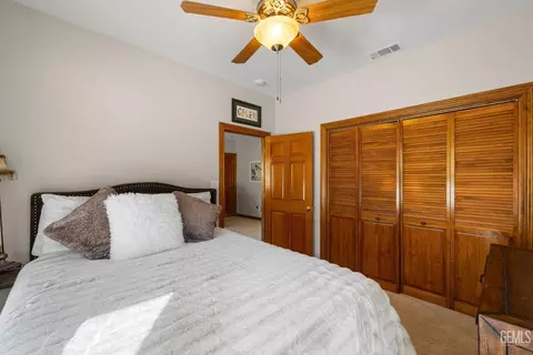 Bedroom - 28701 Silverberry Ct, Keene, CA 93531 photo 8 of 11