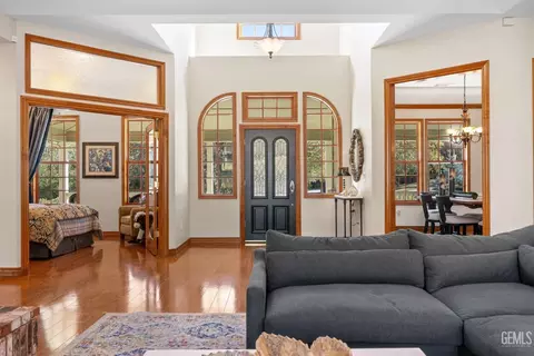 Entry Way - 28701 Silverberry Ct, Keene, CA 93531 photo 3 of 7