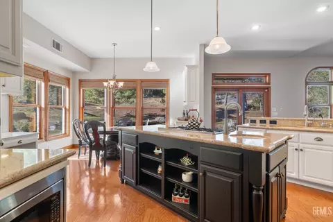 Kitchen - 28701 Silverberry Ct, Keene, CA 93531 photo 3 of 12