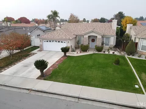 8608 Mainsail Dr, Bakersfield, CA 93312
