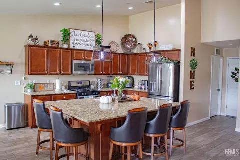 5715 Biddeford St, Bakersfield, CA 93313 photo 9