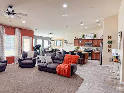 5715 Biddeford St, Bakersfield, CA 93313 photo 3