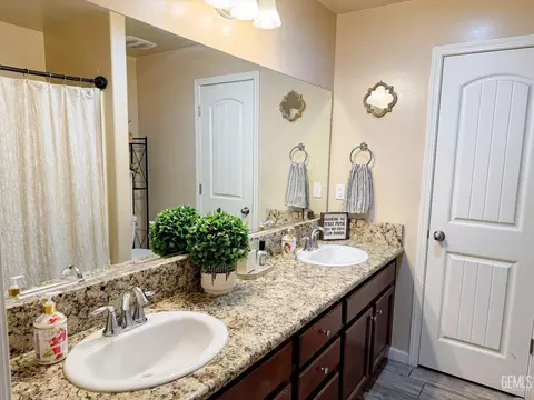 5715 Biddeford St, Bakersfield, CA 93313 photo 17