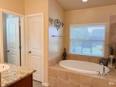 5715 Biddeford St, Bakersfield, CA 93313 photo 14
