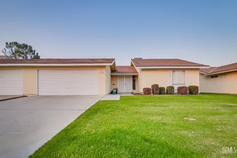 5916 Cypress Point Dr, Bakersfield, CA 93309