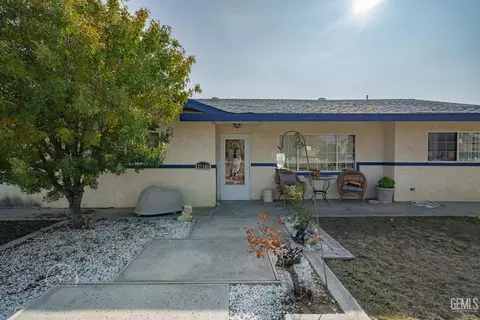 27509 Pine St, Taft, CA 93268 photo 2
