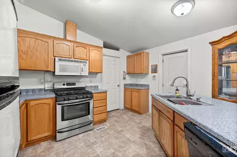 302 Crystal St, Taft, CA 93268 photo 14