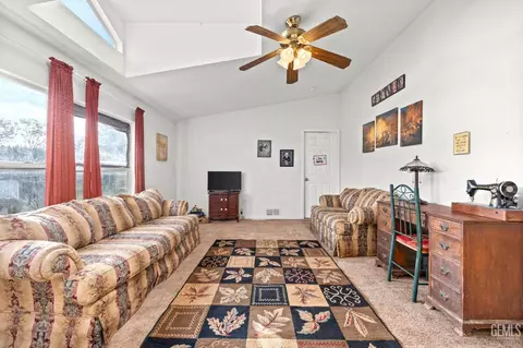 302 Crystal St, Taft, CA 93268 photo 8