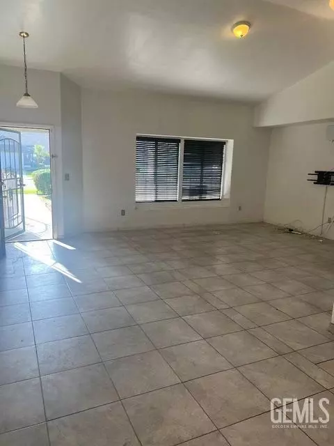 Living - 1932 Cherrytree Way, Wasco, CA 93280 photo 1 of 2