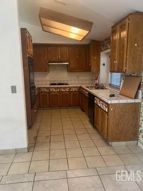 Kitchen - 1932 Cherrytree Way, Wasco, CA 93280 photo 1 of 1