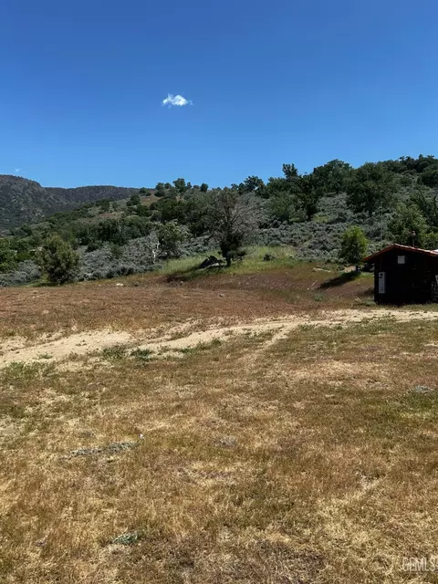 27400 Buckpasser Dr, Tehachapi, CA 93561 photo 8