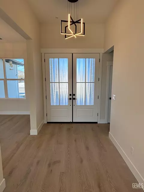 16725 Pinecrest Ct, Bakersfield, CA 93314 photo 3